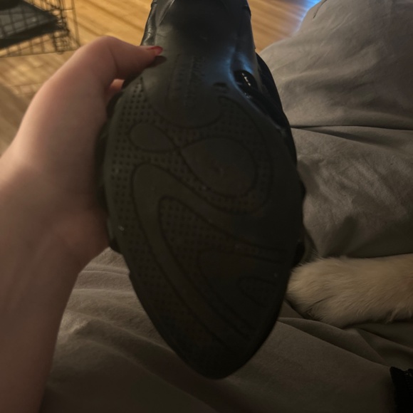 Heel - Picture 2 of 2